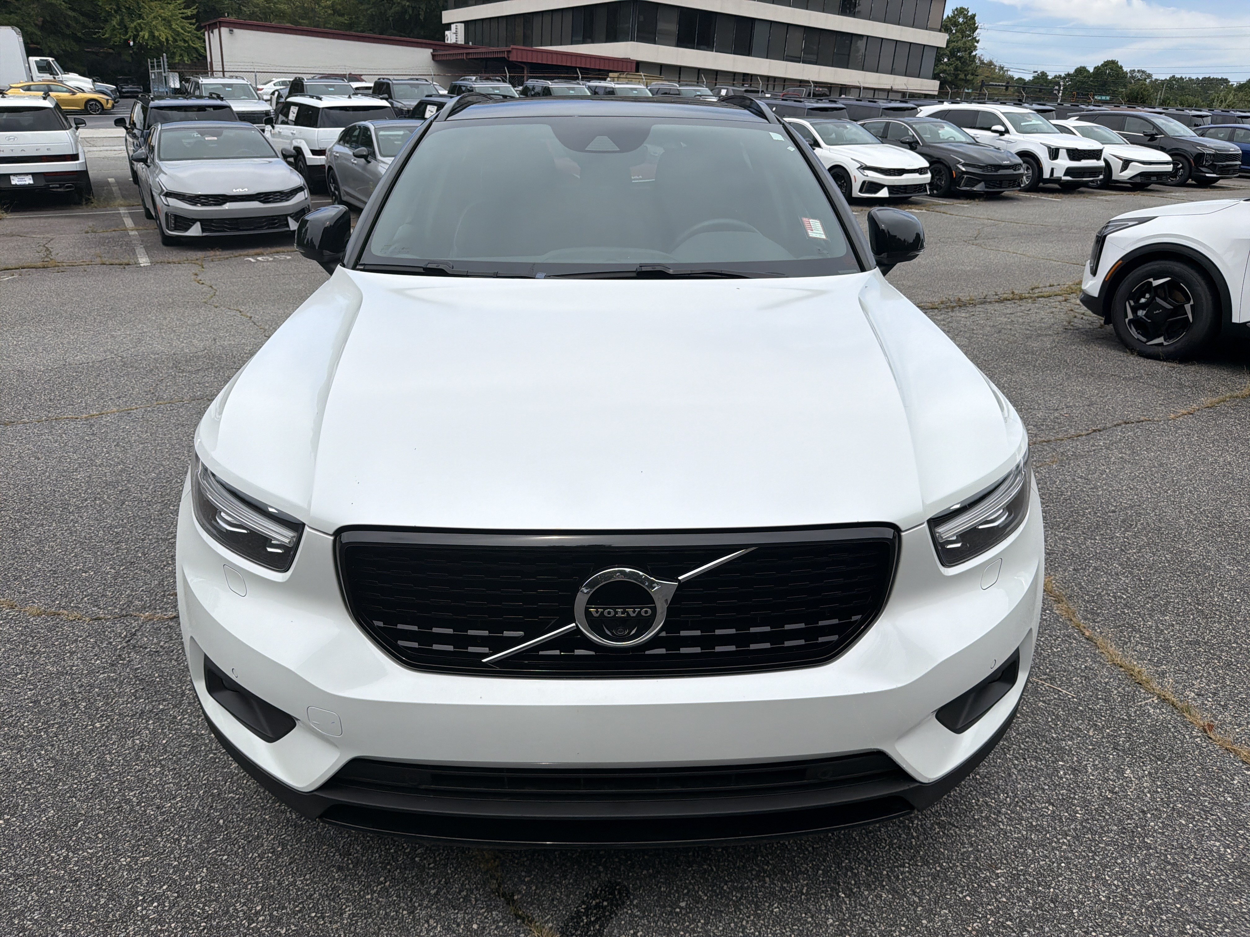 Used 2019 Volvo XC40 T5 R-Design AWD/4WD image 2