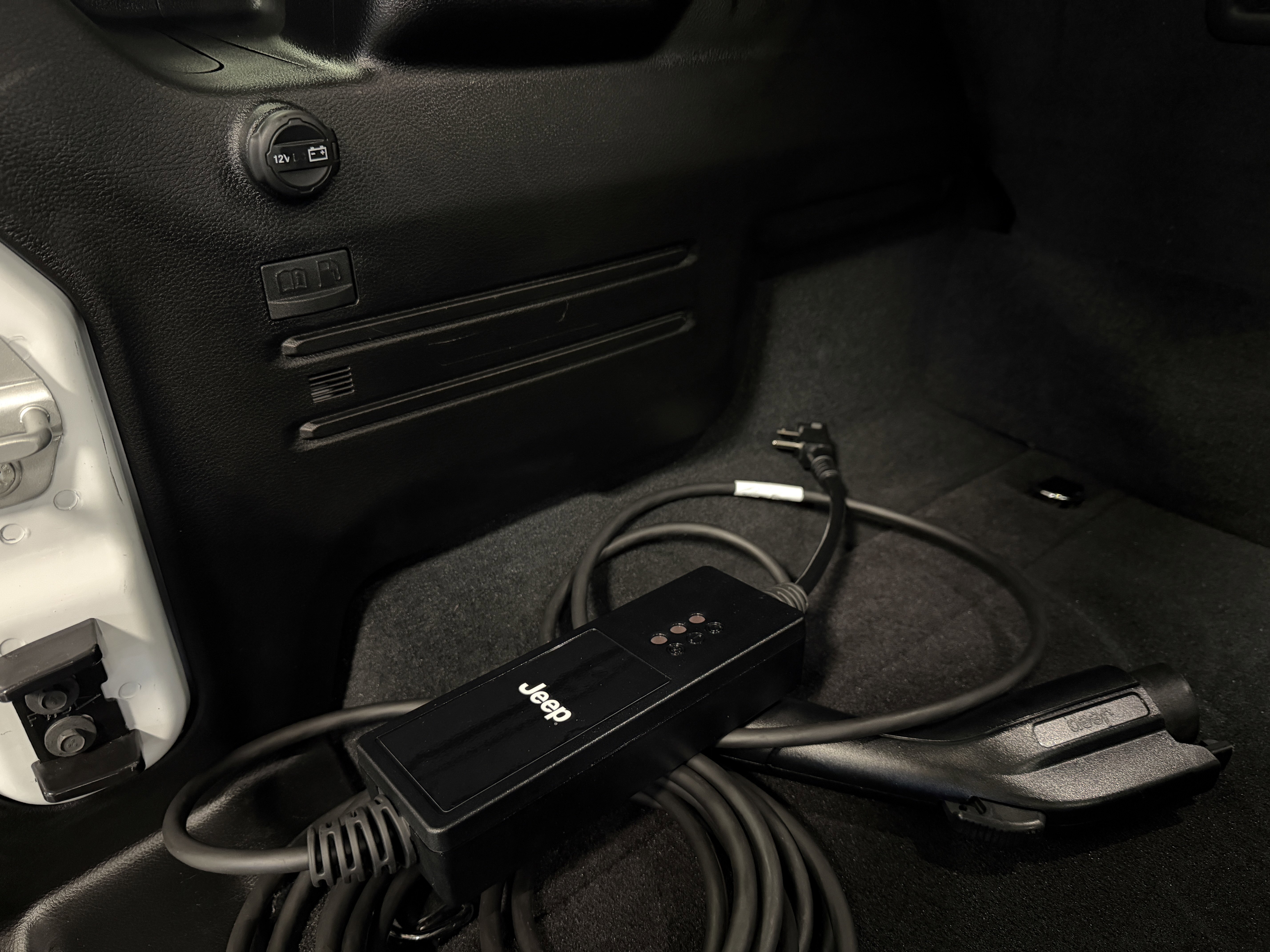 Used 2025 Jeep Wrangler Sahara 4xe w/ Safety Group image 27