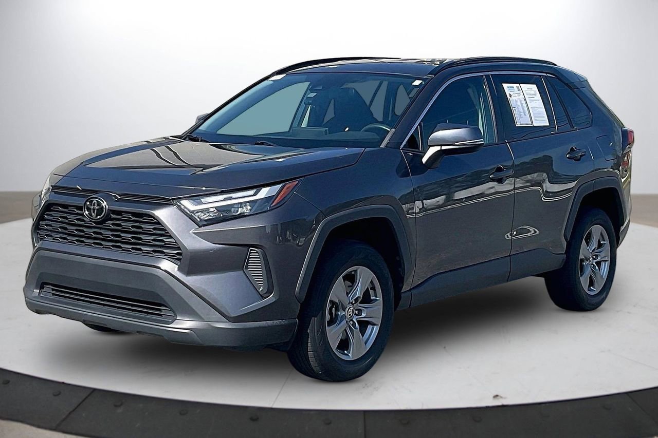 Used 2022 Toyota RAV4 XLE image 4