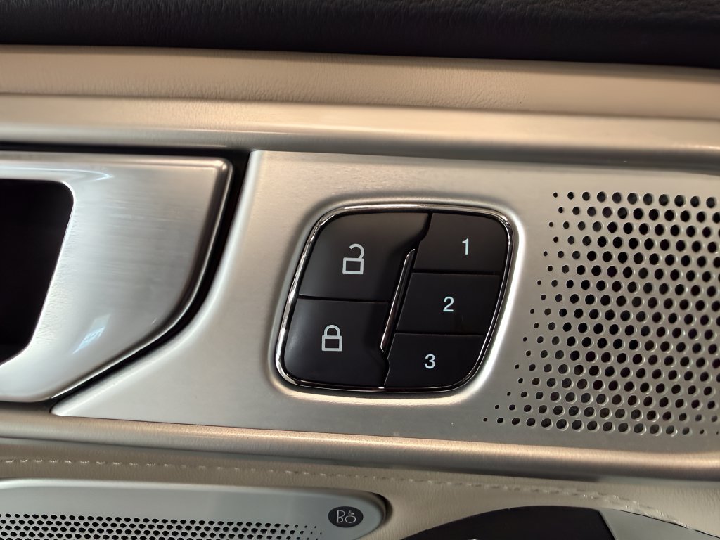 Used 2023 Ford Explorer Limited w/ Limited Technology Package AWD/4WD image 21