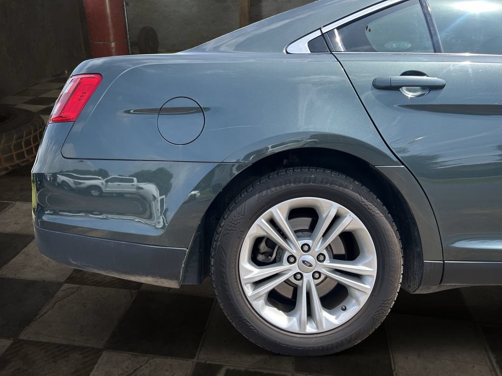 Used 2016 Ford Taurus SE FWD image 8