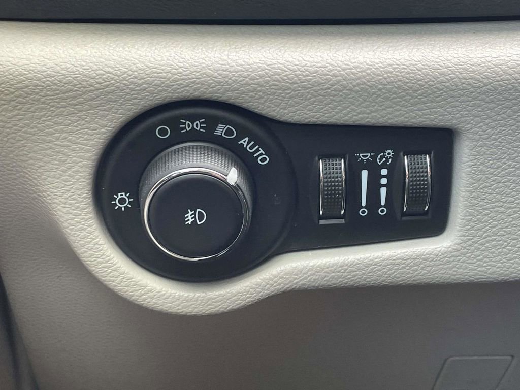 Certified 2021 Chrysler Pacifica Touring-L image 29