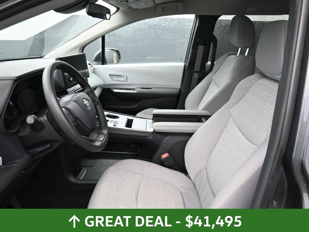 Used 2025 Toyota Sienna LE image 20