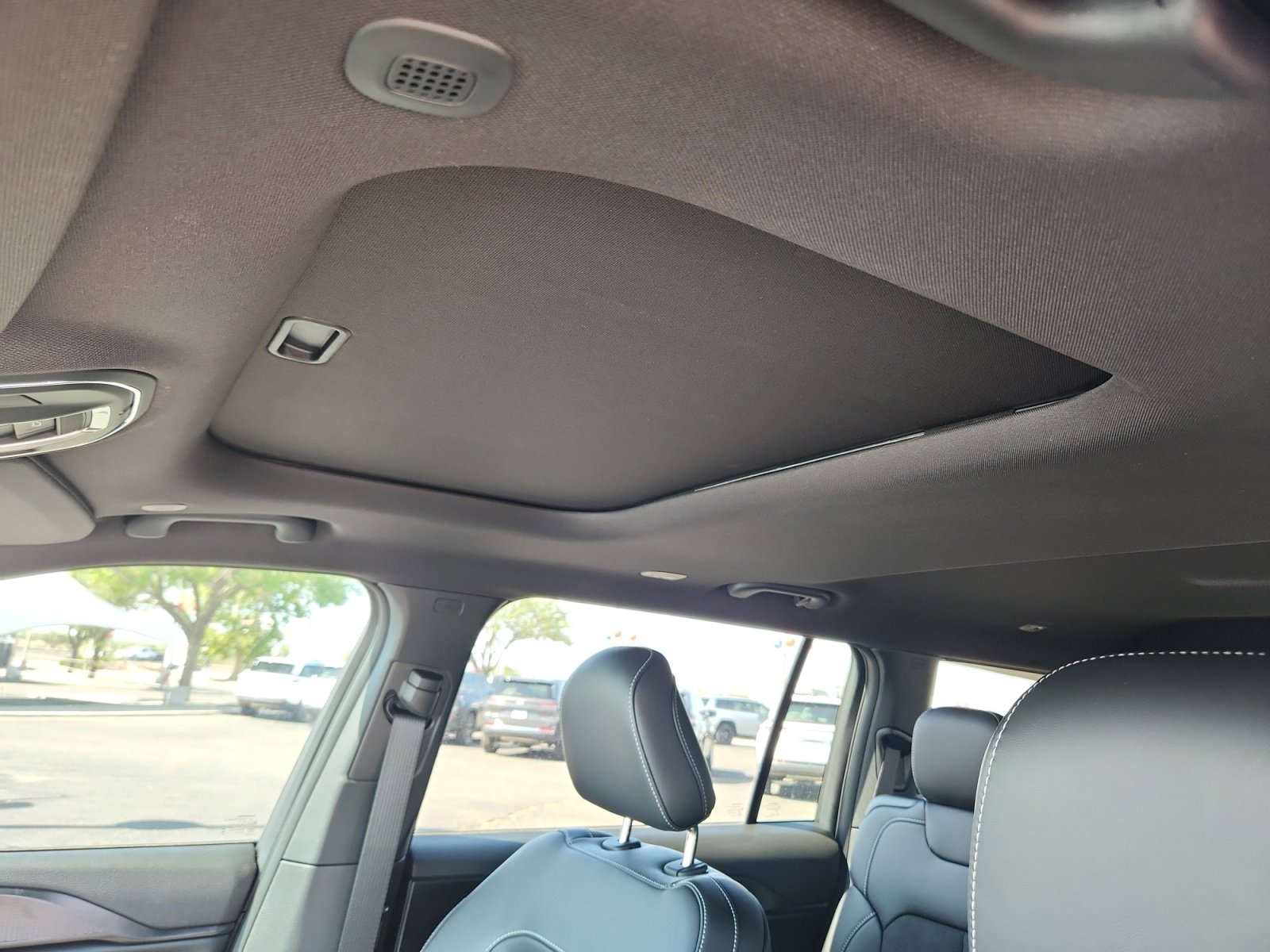 New 2025 Jeep Grand Cherokee L Altitude image 32