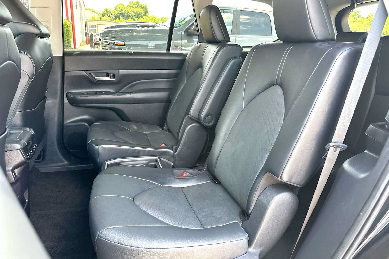 Used 2025 Toyota Grand Highlander AWD image 23