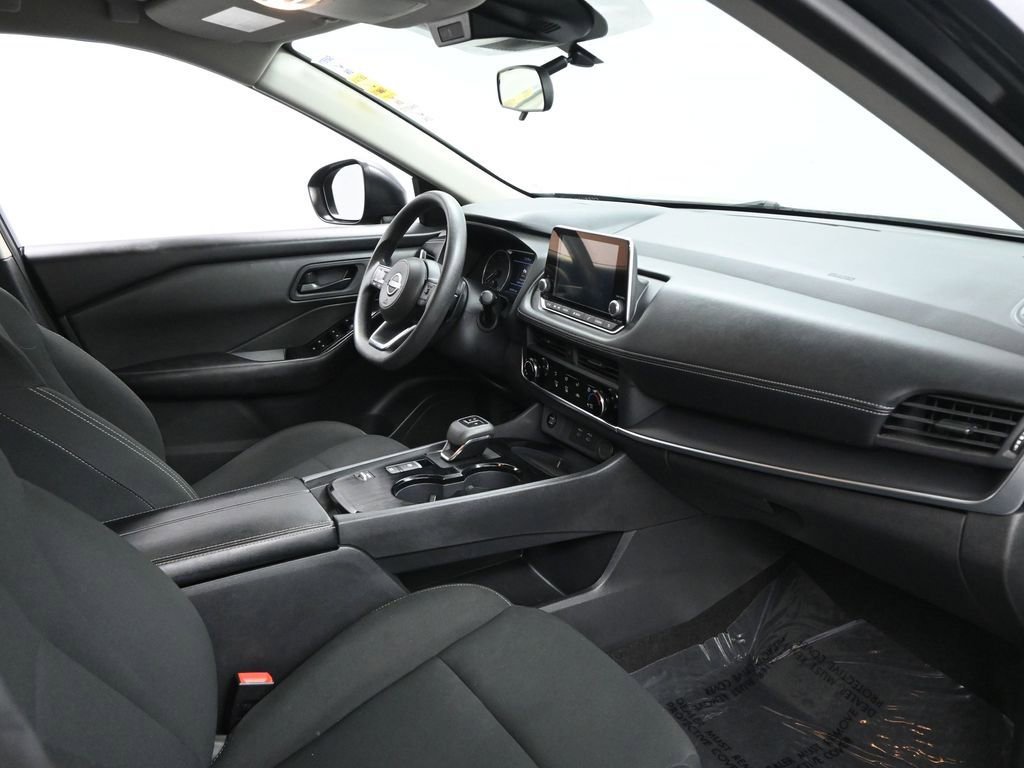 Used 2024 Nissan Rogue S image 10