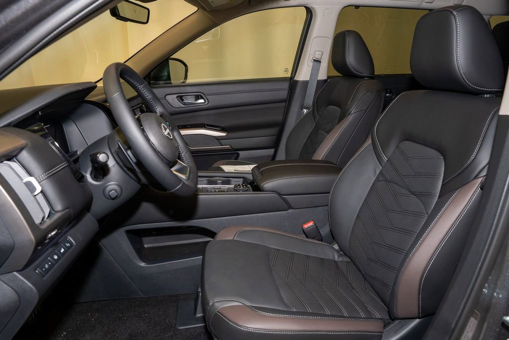 New 2025 Nissan Pathfinder Platinum w/ Lighting Package (N92) image 13