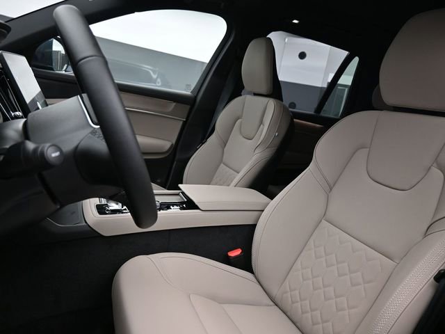 New 2026 Volvo XC90 B6 Plus w/ Protection Package Premier image 9