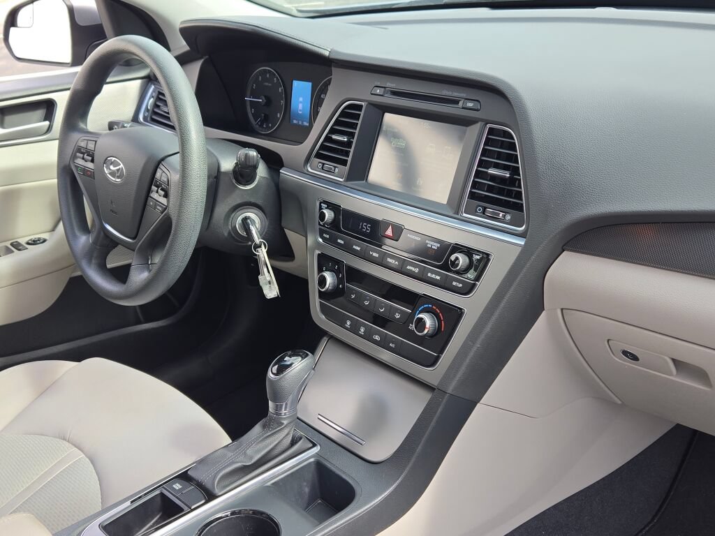 Used 2016 Hyundai Sonata Sport w/ Cargo Package FWD image 5