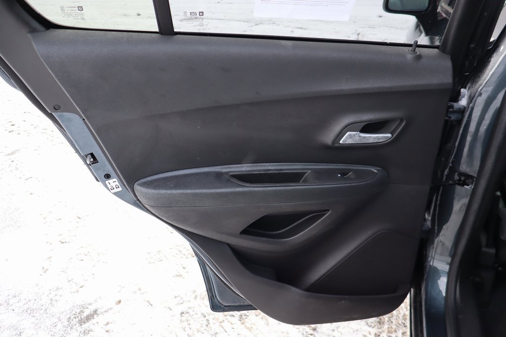 Used 2022 Chevrolet Trax LT w/ LT Convenience Package image 25