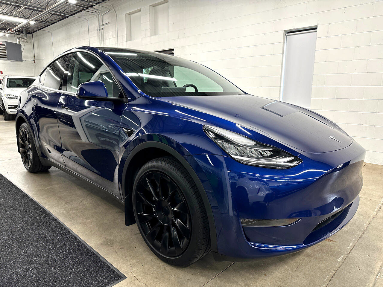 Used 2022 Tesla Model Y Long Range image 3
