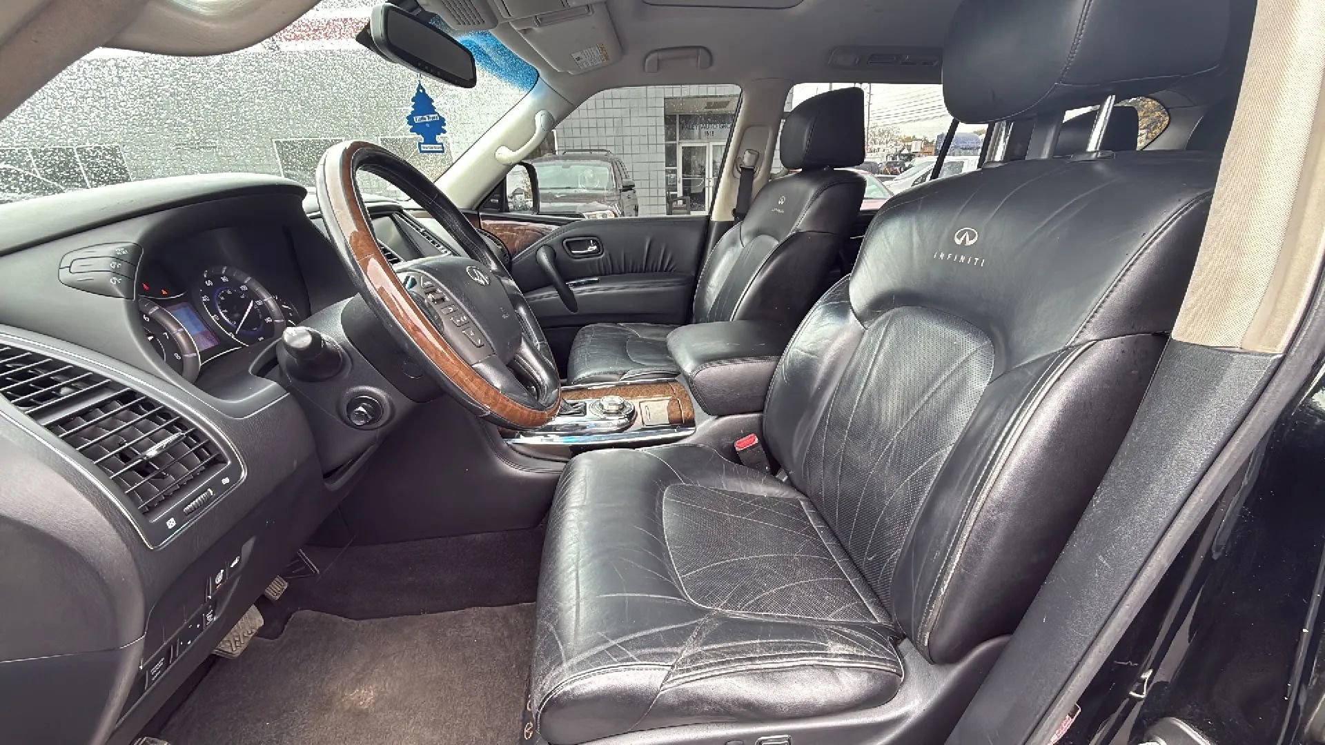 Used 2012 INFINITI QX56 4WD w/ Deluxe Touring Pkg image 10