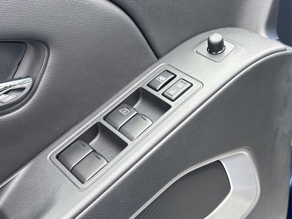 Used 2025 Nissan Frontier SV w/ SV Convenience Package image 29