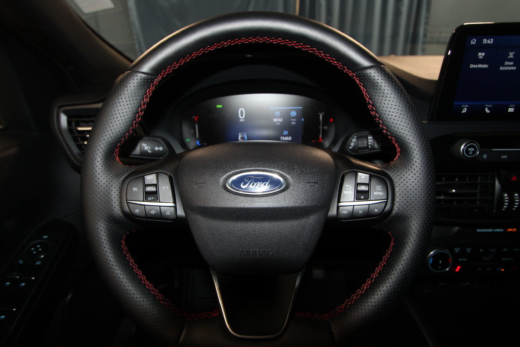 Used 2025 Ford Escape ST-Line Select AWD/4WD image 11