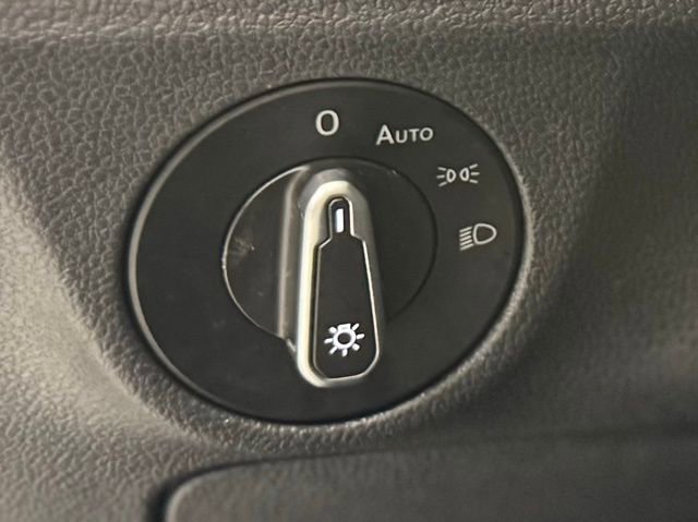 Used 2024 Volkswagen Jetta SE FWD image 21