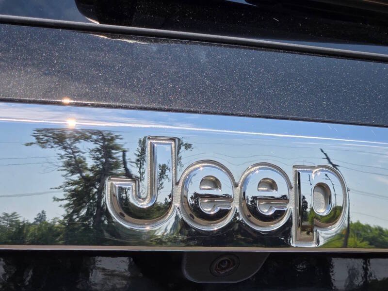 Used 2012 Jeep Grand Cherokee Laredo AWD/4WD image 25