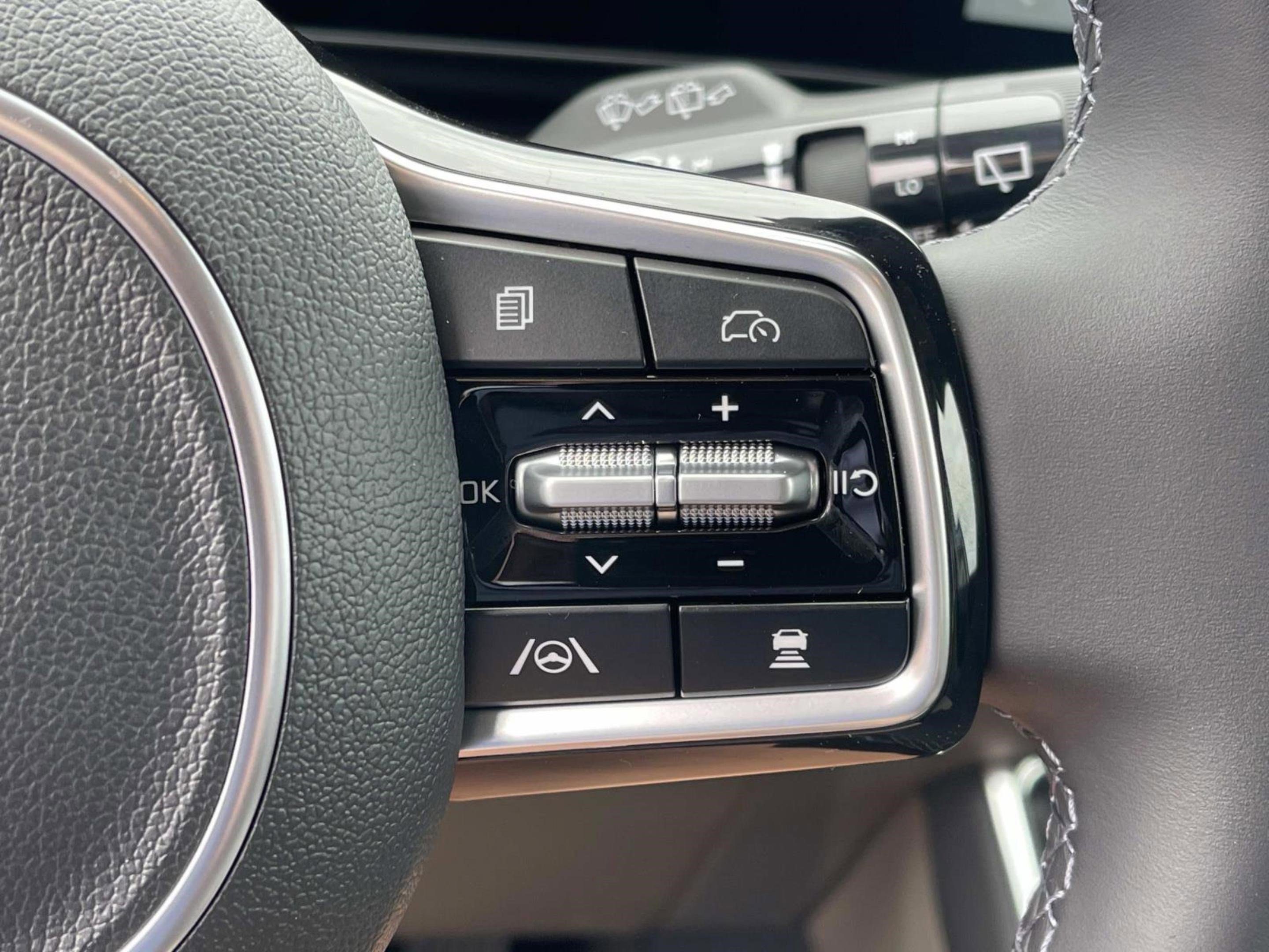 New 2026 Kia Carnival EX image 33