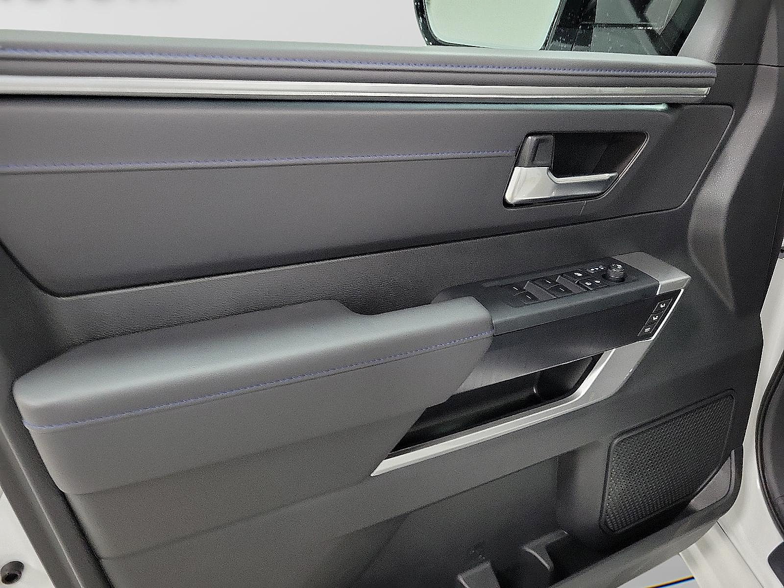 Certified 2025 Toyota Sequoia Platinum AWD/4WD image 9