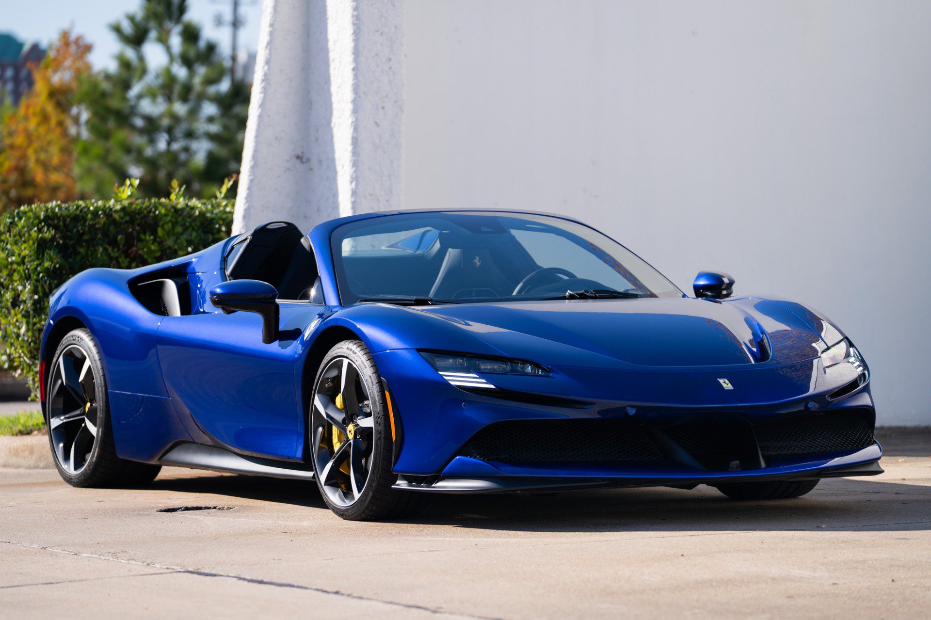 Used 2025 Ferrari SF90 Spider image 3