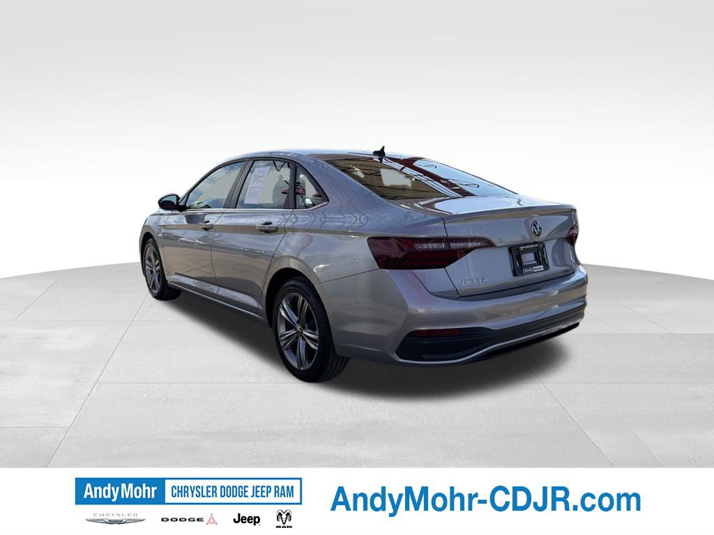Used 2024 Volkswagen Jetta SE FWD image 5