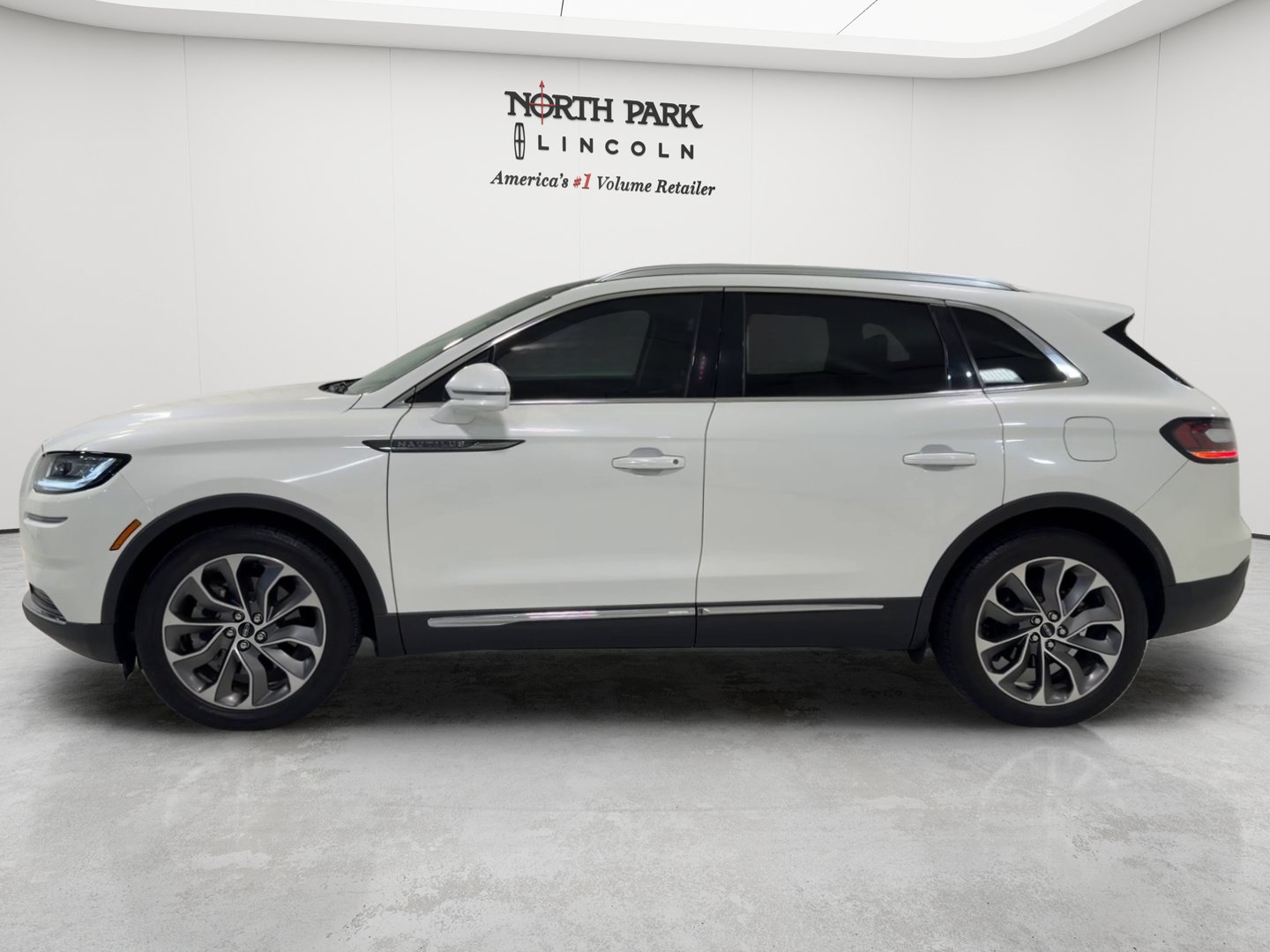 Certified 2022 Lincoln Nautilus Reserve FWD image 8