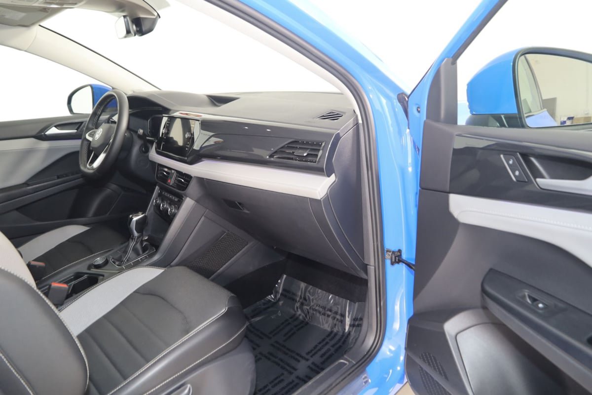 Used 2022 Volkswagen Taos SEL w/ Panoramic Sunroof Package AWD/4WD image 40