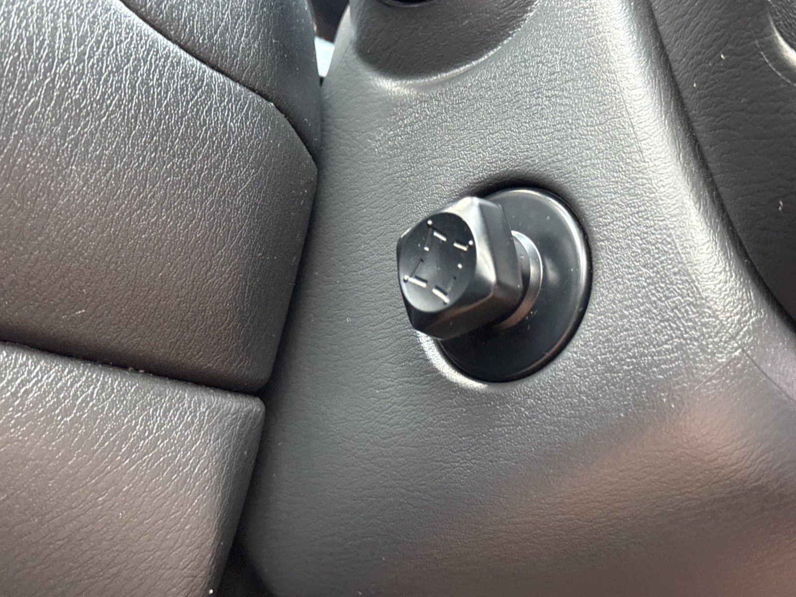 Used 2015 Nissan Pathfinder Platinum FWD image 23
