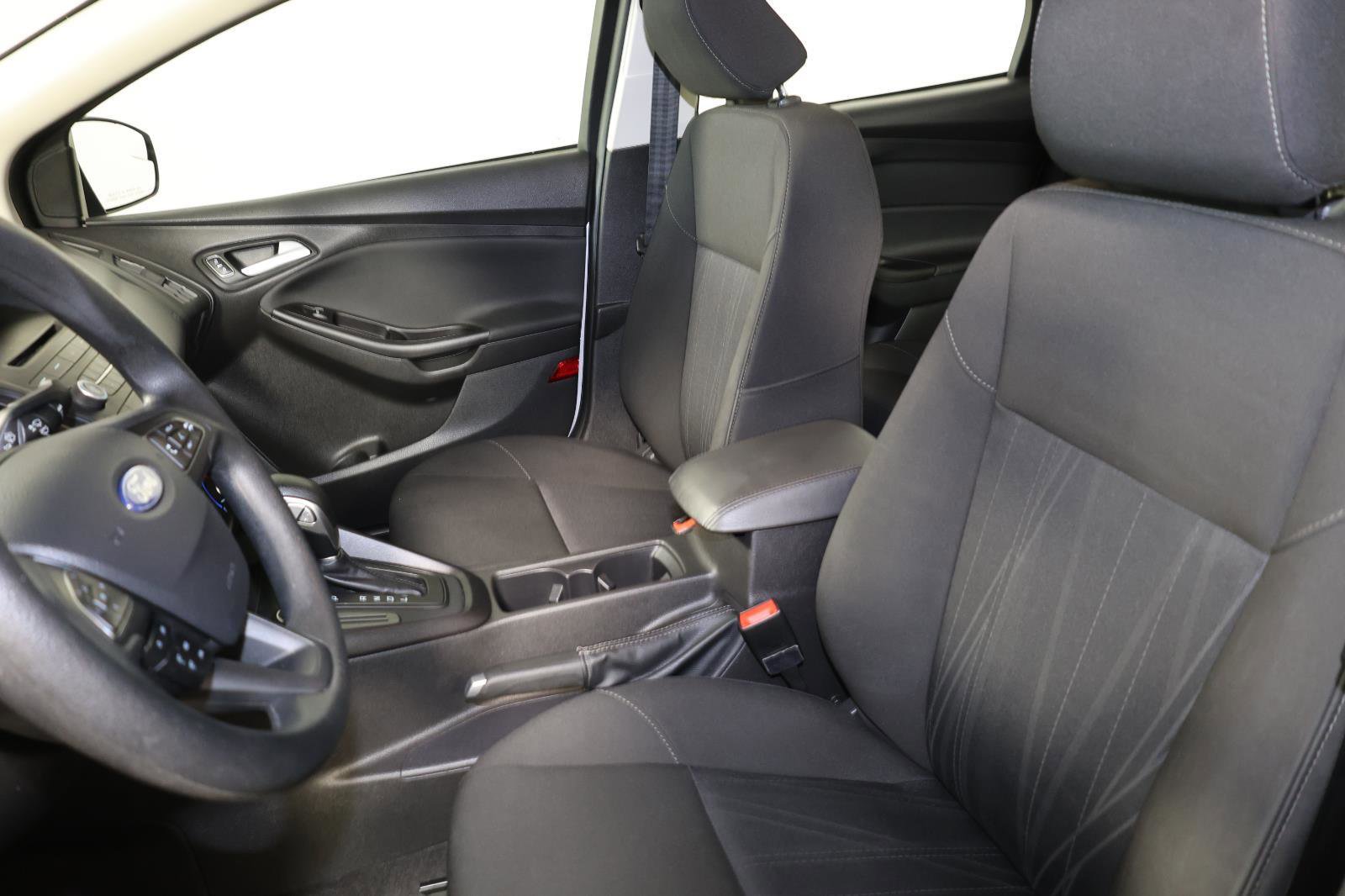 Used 2017 Ford Focus SE FWD image 25