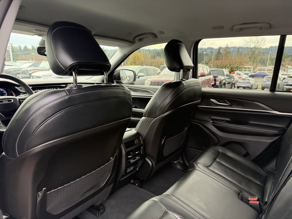 Used 2023 Jeep Grand Cherokee Limited image 31