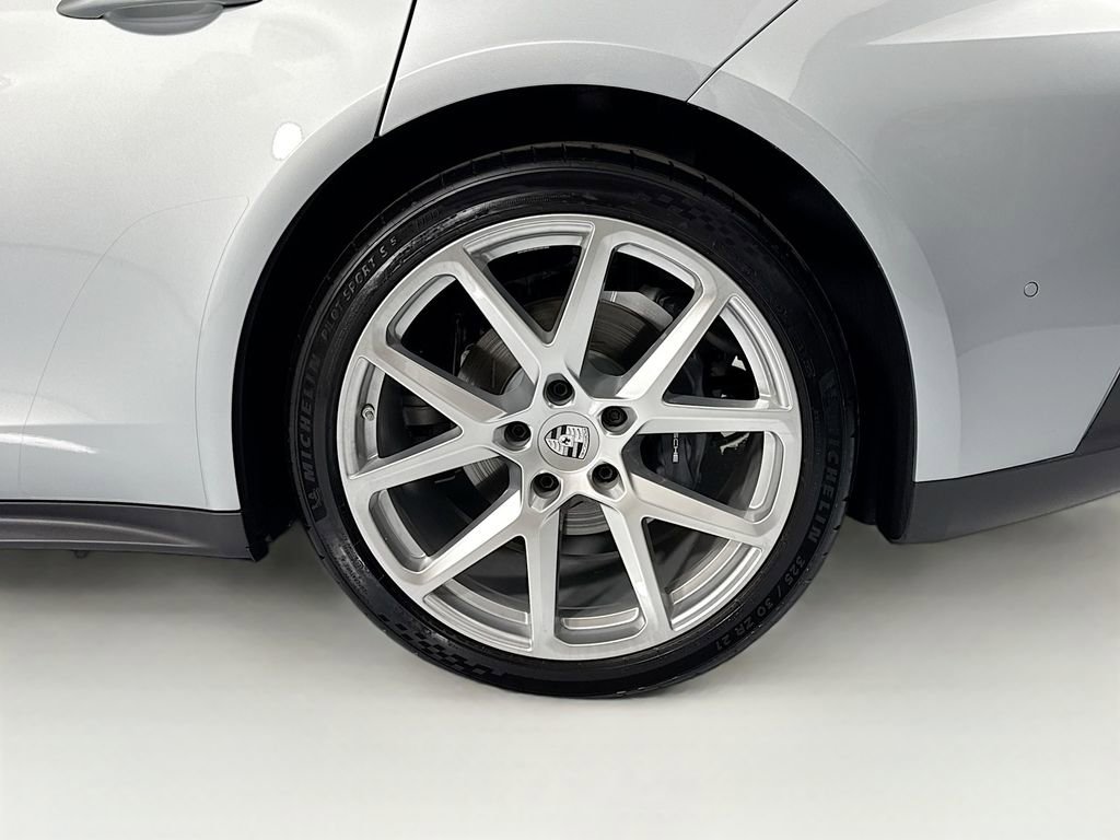 Used 2025 Porsche Panamera image 32