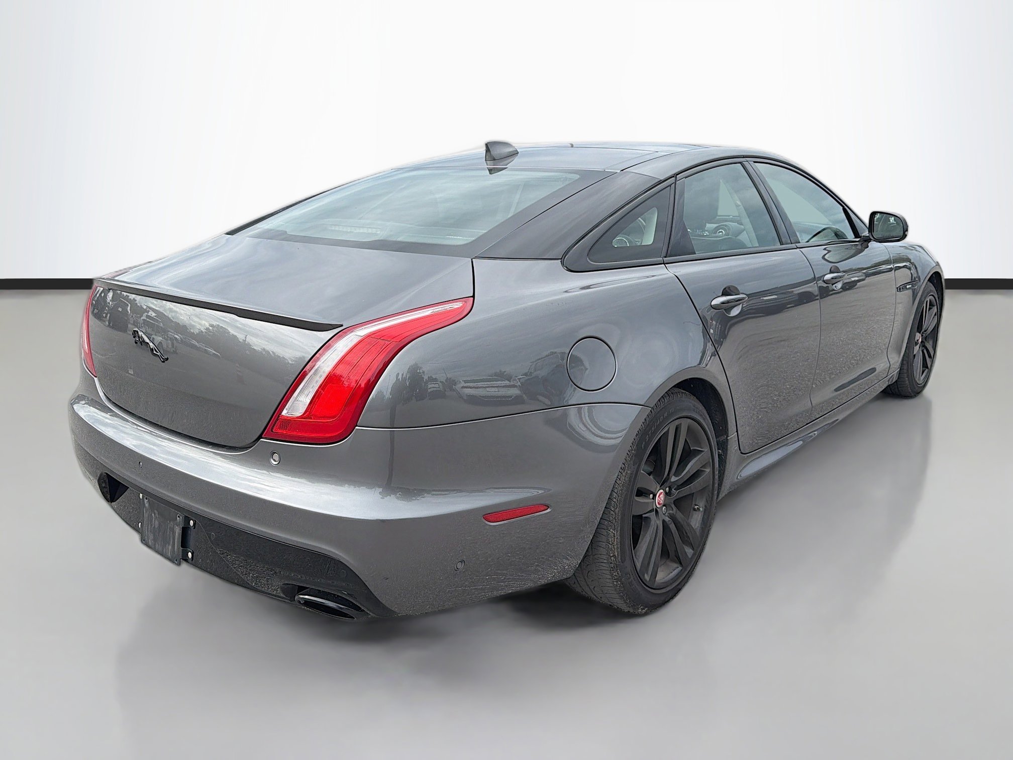 Used 2019 Jaguar XJ R-Sport image 5
