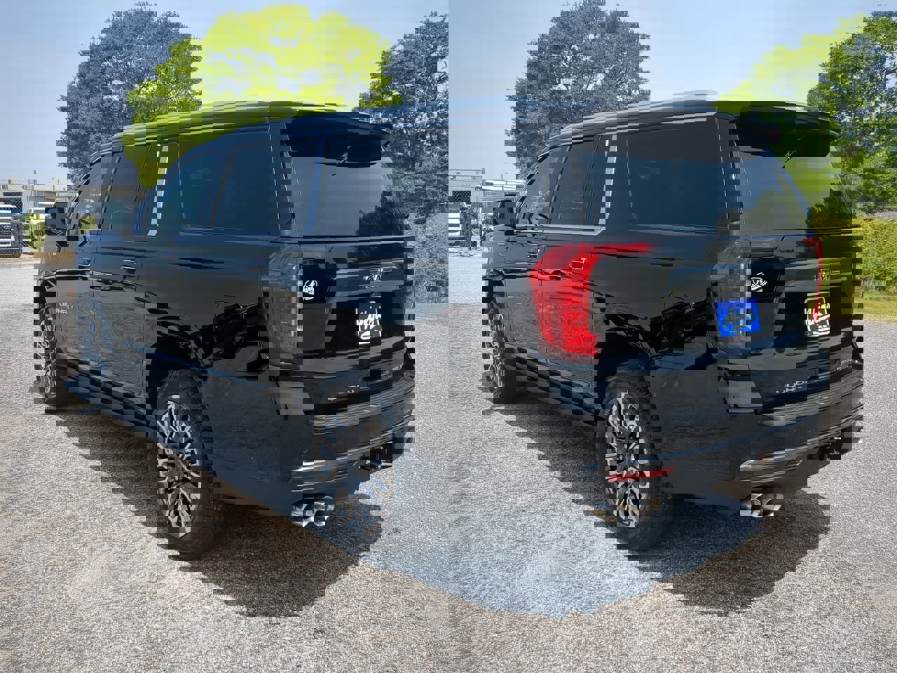 Used 2023 GMC Yukon XL Denali Ultimate image 5