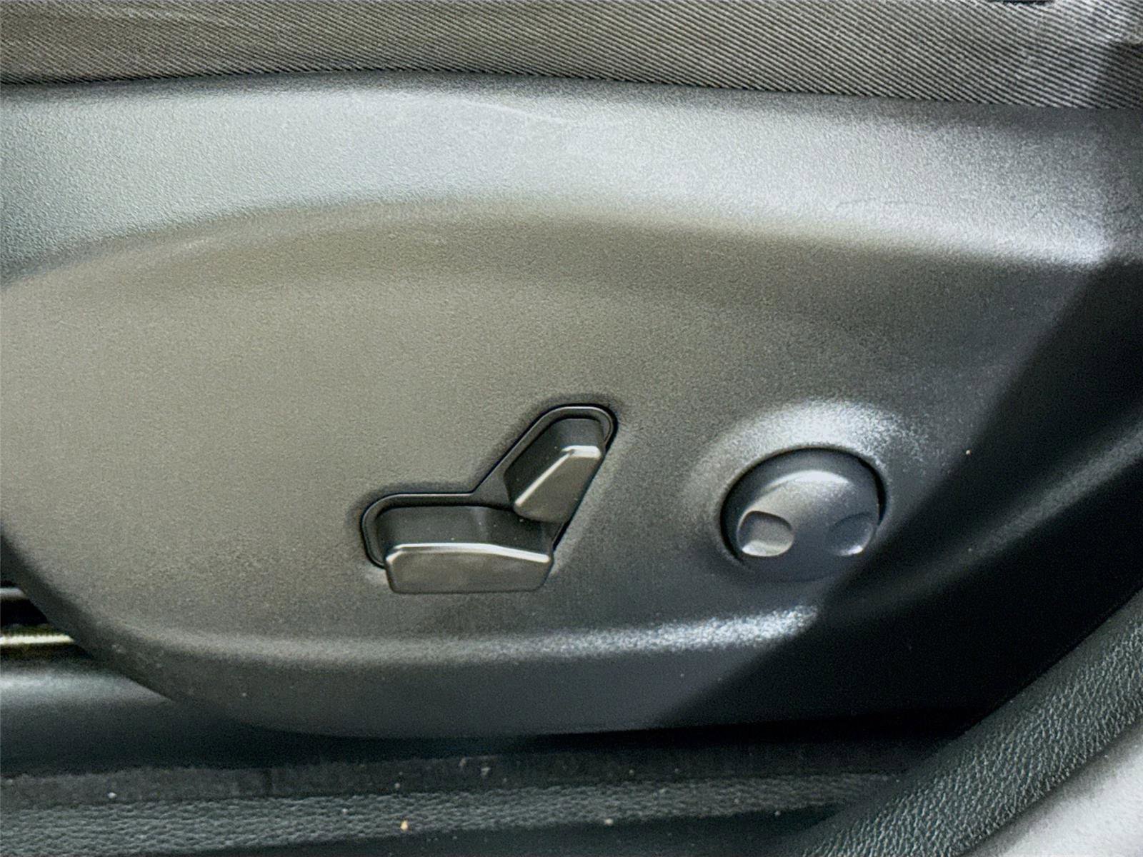 Used 2022 Jeep Cherokee Limited w/ Mopar Interior Package image 19