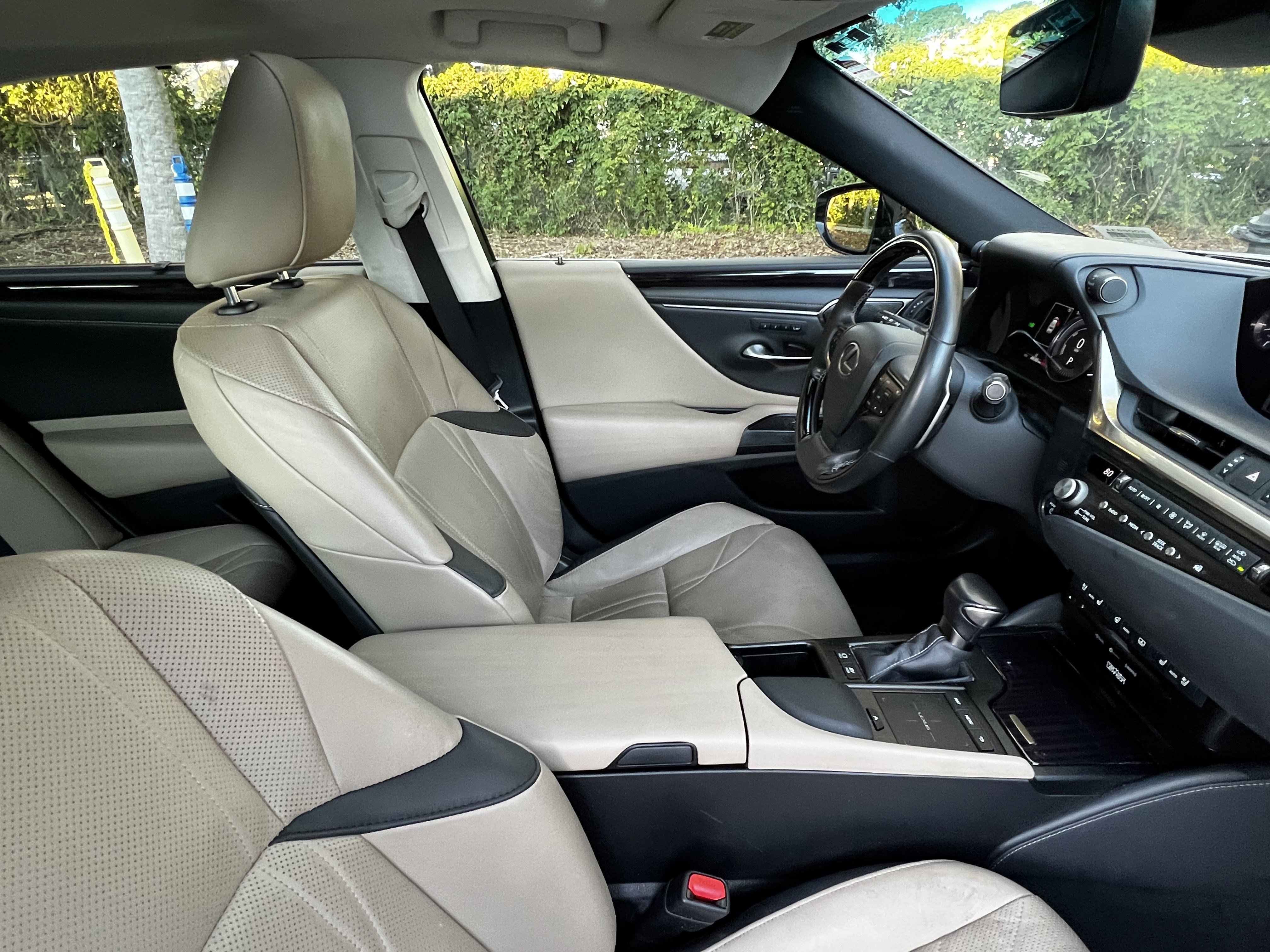 Used 2021 Lexus ES 300h Ultra Luxury w/ Accessory Package 2 image 47