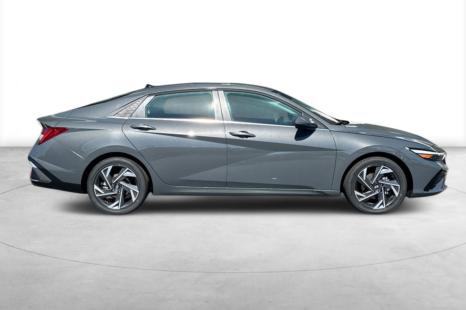 New 2026 Hyundai Elantra Limited FWD image 7
