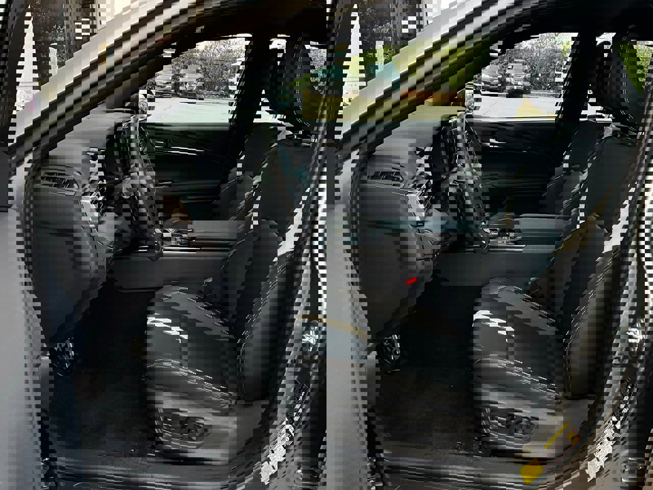 Used 2025 Toyota Camry SE image 10