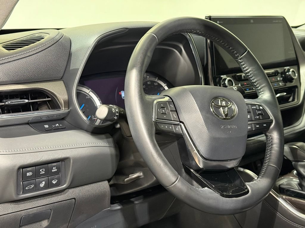 Certified 2021 Toyota Highlander Limited AWD/4WD image 17