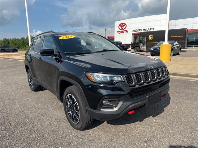 Used 2024 Jeep Compass Trailhawk image 1