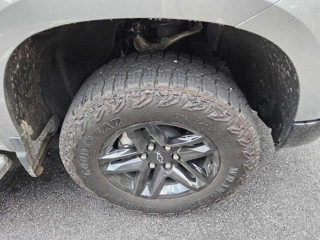 Used 2025 Chevrolet Silverado 1500 Custom Trail Boss AWD/4WD image 4