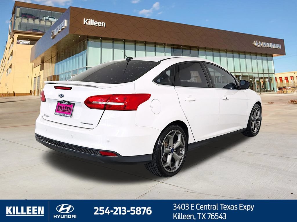 Used 2017 Ford Focus Titanium w/ Titanium Technology Package FWD image 8