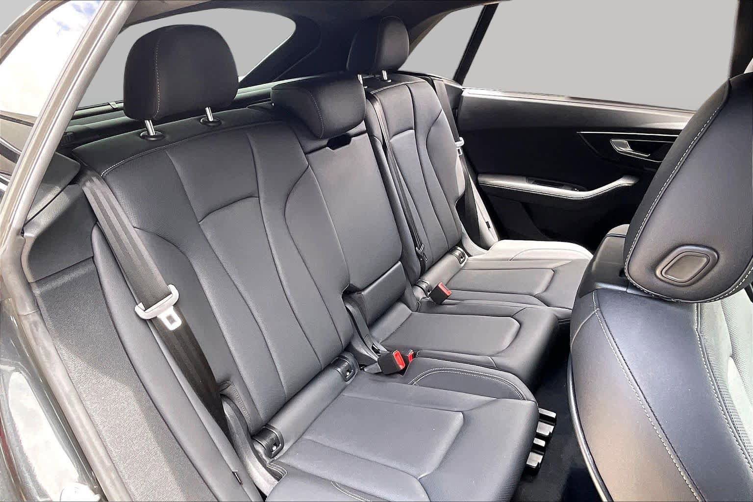 Used 2024 Audi Q8 Premium Plus AWD/4WD image 19