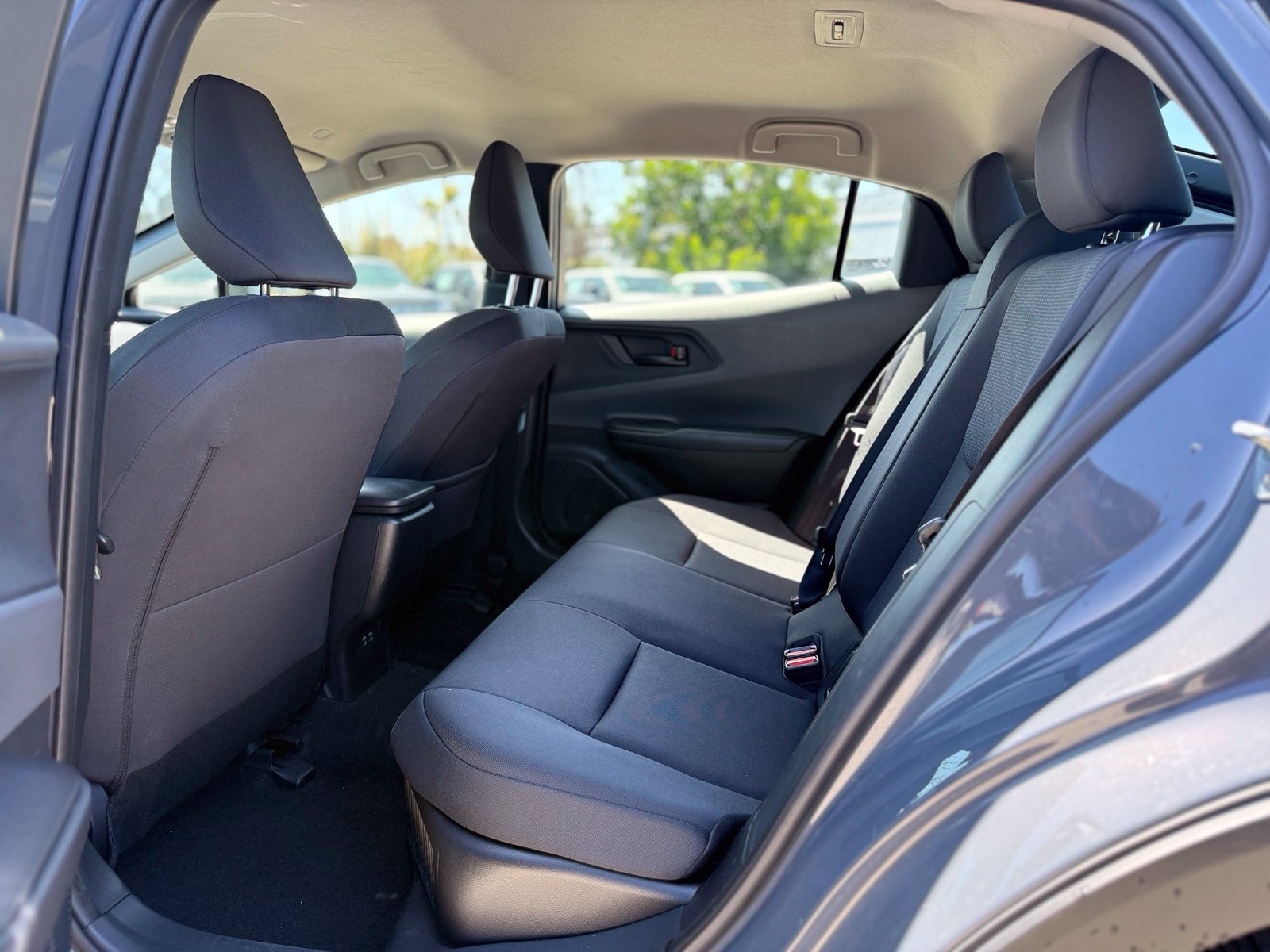 Used 2025 Toyota Prius LE FWD image 6