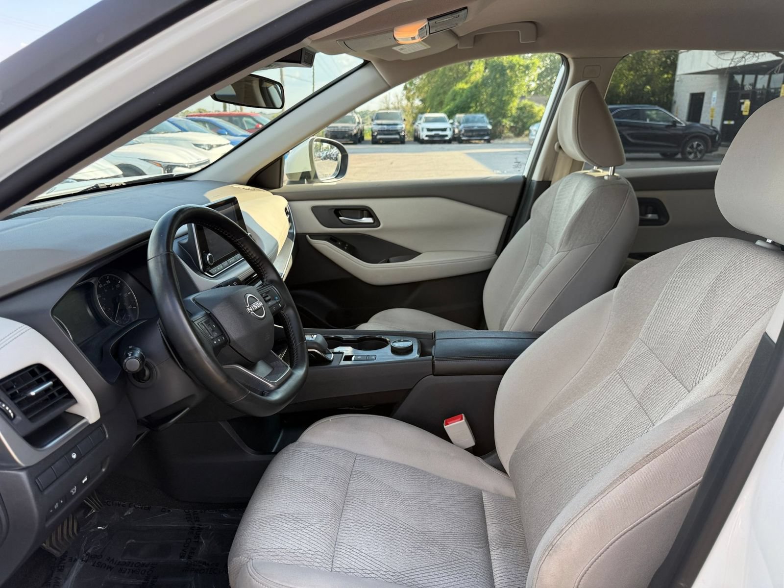 Used 2025 Nissan Rogue SV AWD/4WD image 28