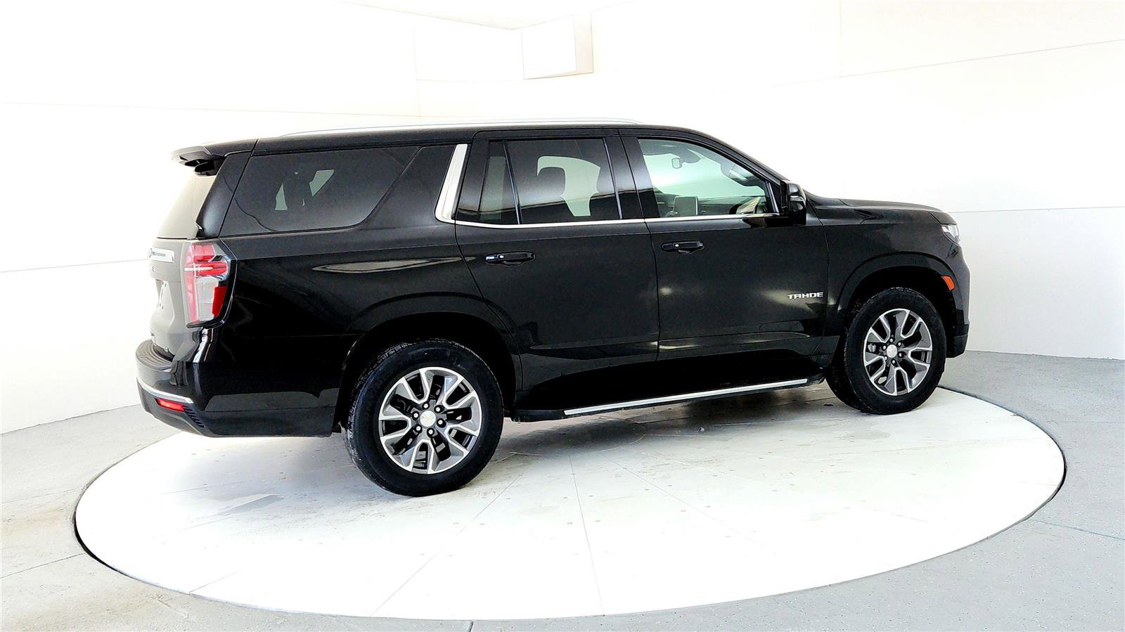 Used 2022 Chevrolet Tahoe LT w/ Luxury Package image 6
