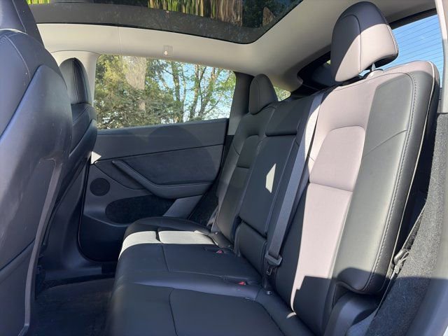 Used 2023 Tesla Model Y Performance AWD/4WD image 11