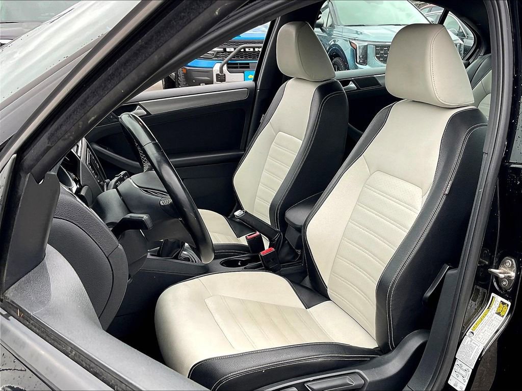 Used 2016 Volkswagen Jetta Sport image 9