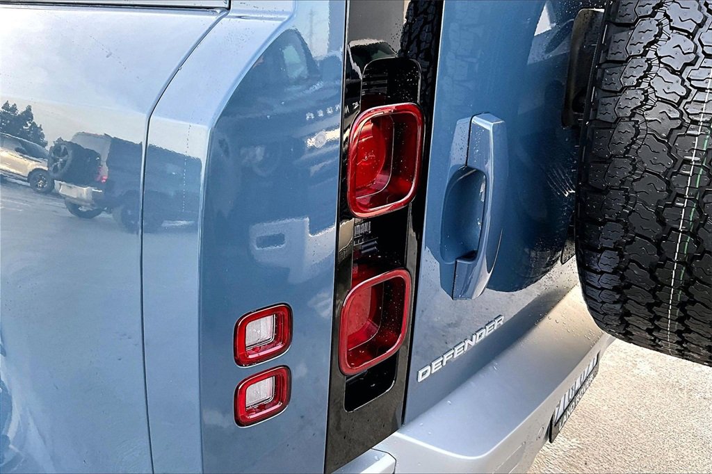 Used 2025 Land Rover Defender 110 S image 21
