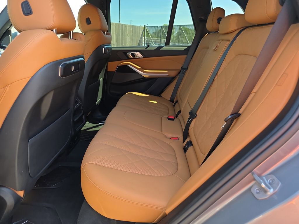 Used 2024 BMW X5 sDrive40i w/ Premium Package image 11