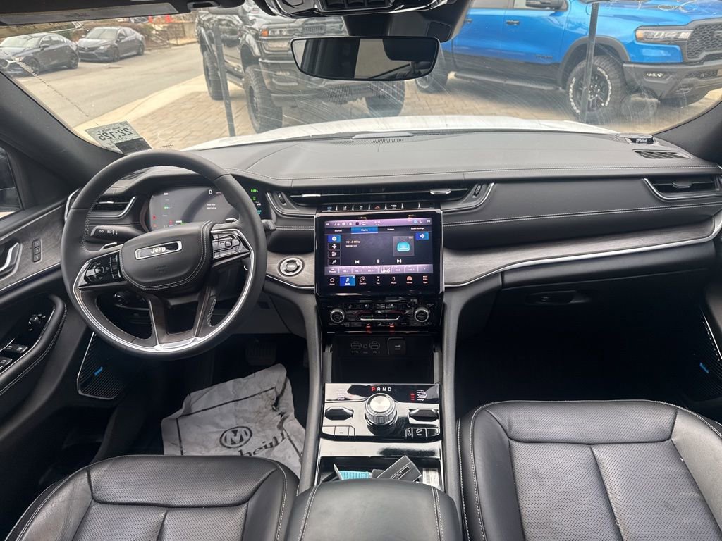 Used 2023 Jeep Grand Cherokee Overland image 7