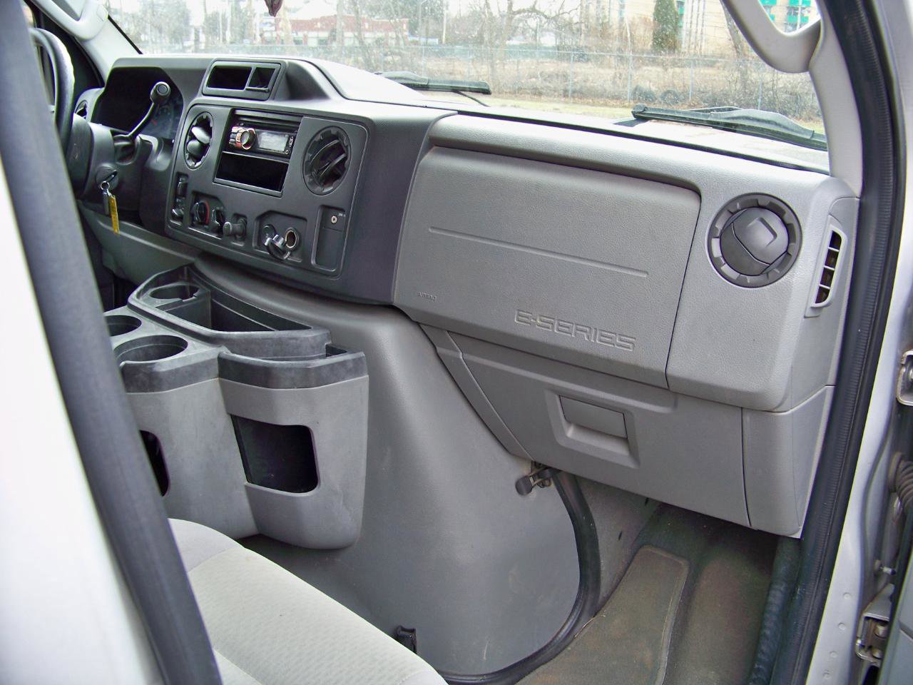 Used 2010 Ford E-350 and Econoline 350 XL image 22